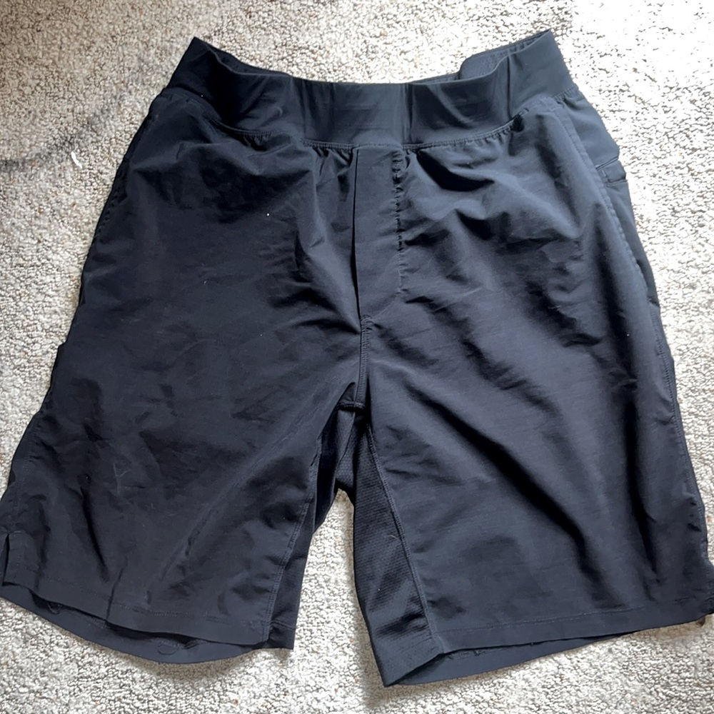 Fabletics Shorts 9”  (unlined)